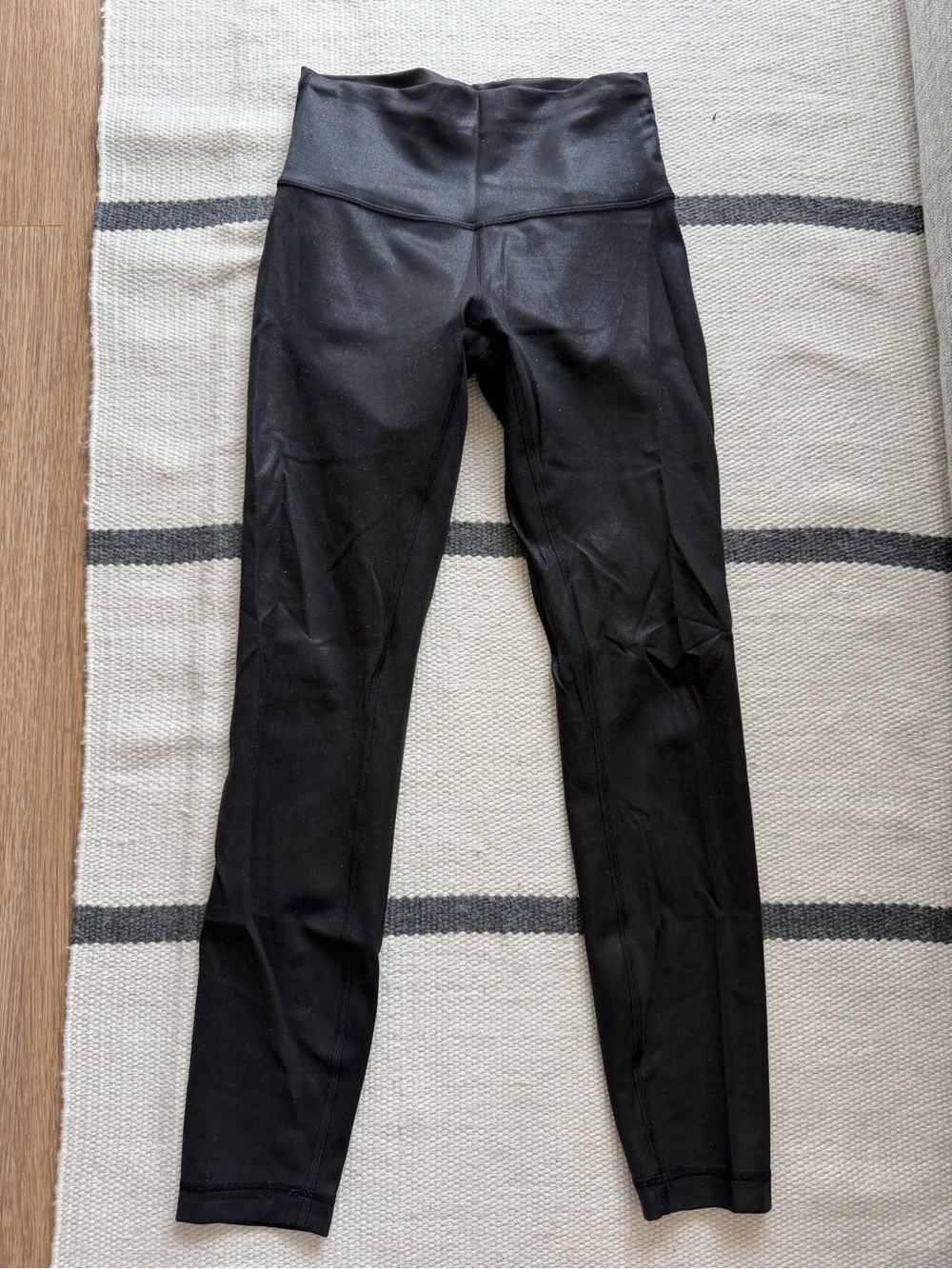 Lululemon leggings size 4 black with sheen